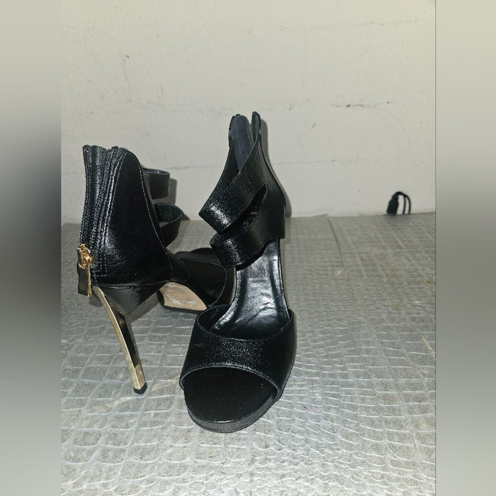 Le Chateau Women's Black Sandals